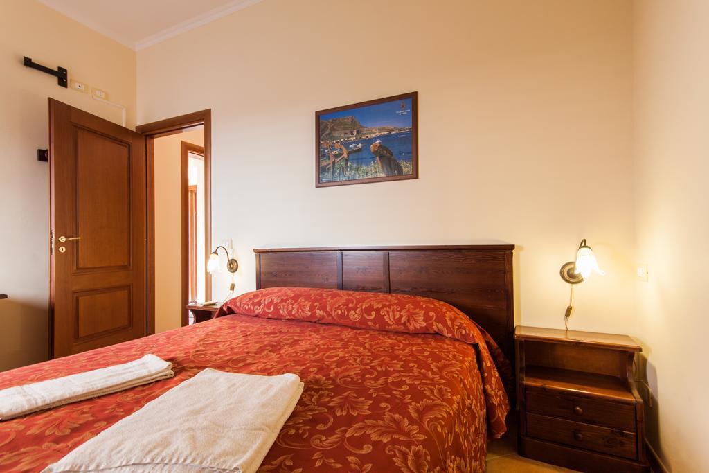 Casa Vacanze S. Marco Valderice Quarto foto